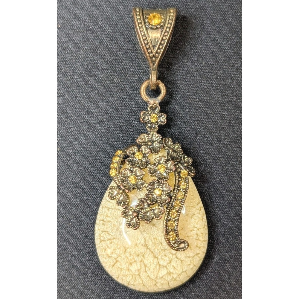 Vintage Victorian Revival Teardrop Pendant Cream Crackle Stone‎ Floral...